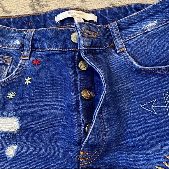 Zara embroidered cut off denim jean shorts 2 - Picture 3 of 8